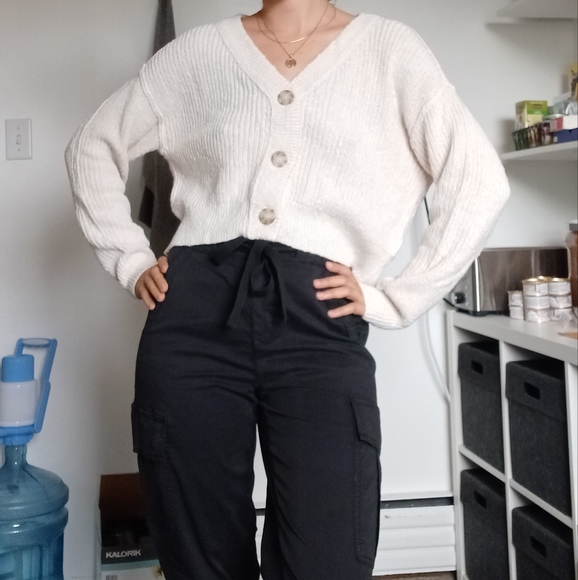 🆕️NWT AE Cropped Cardigan in 'Cream', Size Medium - Picture 13 of 14